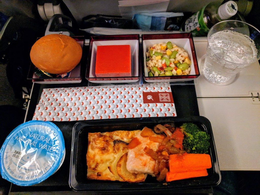 1回目の機内食の写真