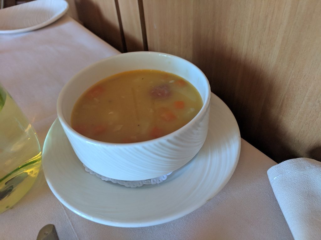 スープもビュッフェから